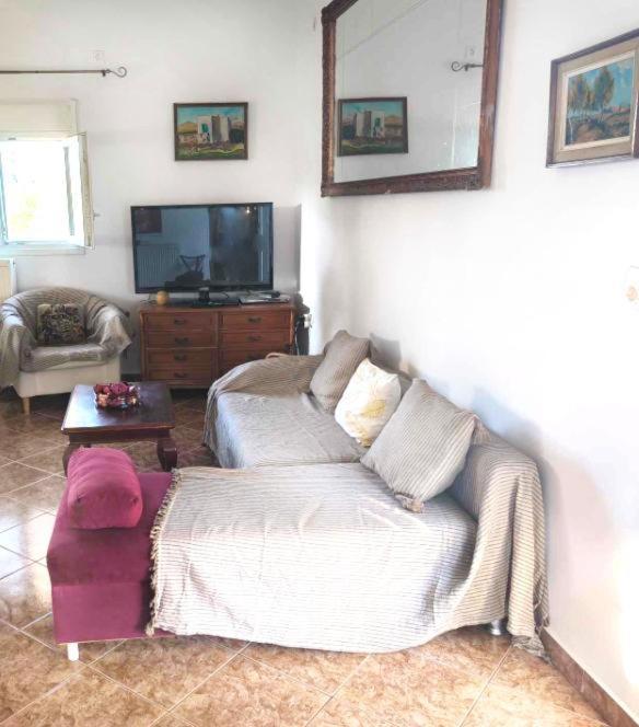 Elena'S Farm House Near Airport And Artemida Beach Exterior foto